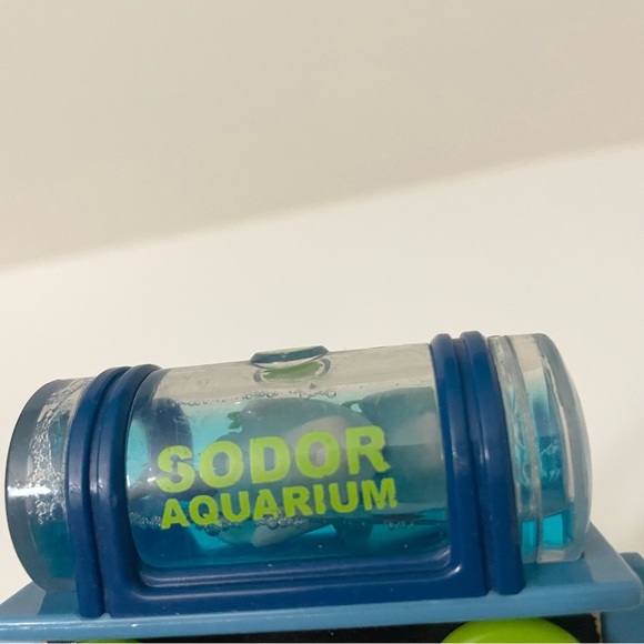 Thomas & Friends Wooden Sodor Aquarium Train Sting Ray Tanker - Picture 8 of 13